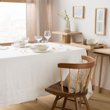 WHITE LINEN TABLECLOTH FRAME BORDER AND 6 NAPKINS 